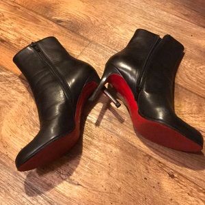 Christian Louboutin bootie🌴🌹🌴🌹🌴🌹🌴🌹🌴